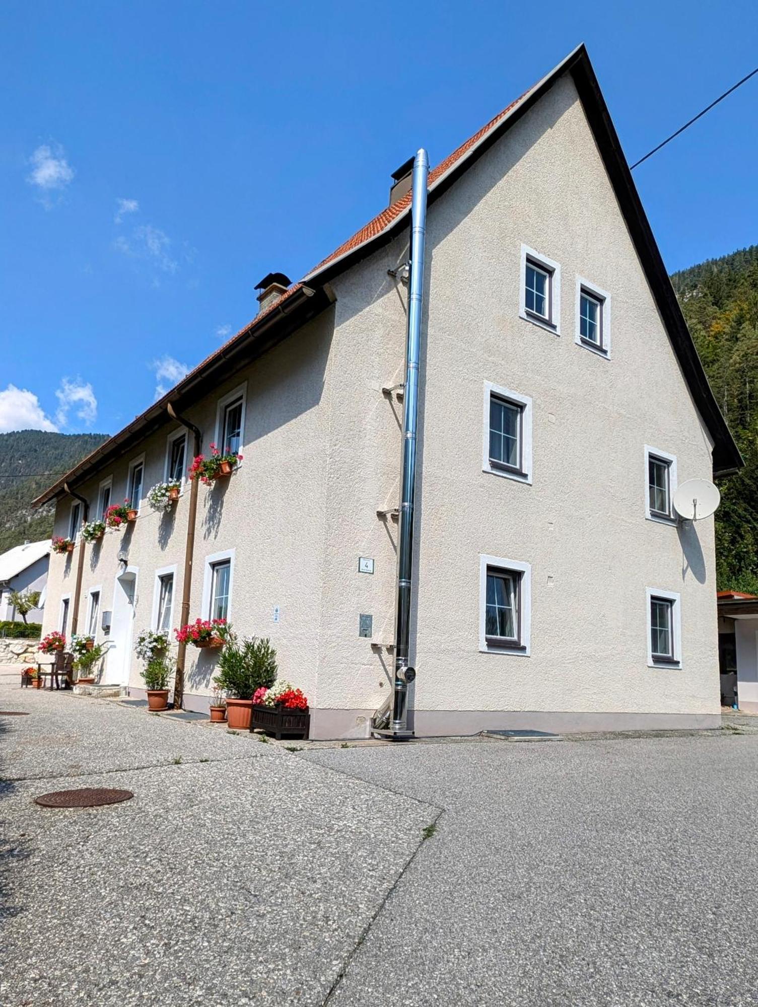 Haus Im Hochtal Lägenhet Bad Bleiberg Exteriör bild