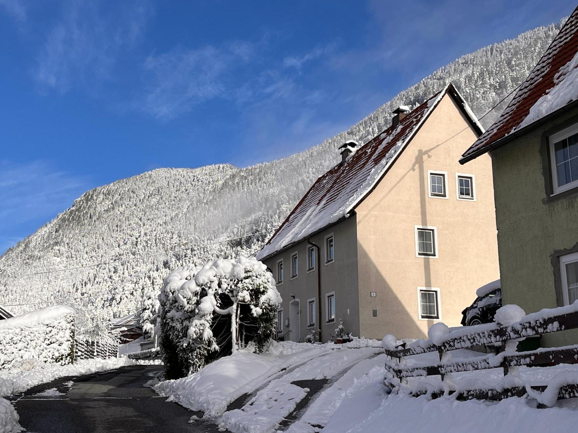 Haus Im Hochtal Lägenhet Bad Bleiberg Exteriör bild